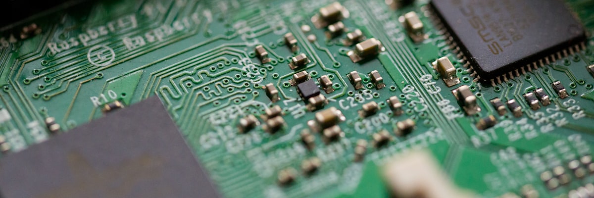 展示网络安全概念的图片，包含锁、盾牌和二进制代码等元素